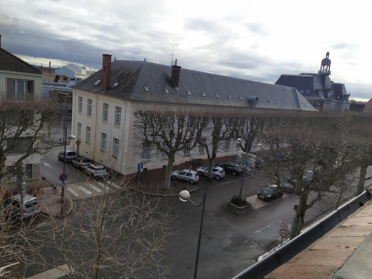 Bel Appartement En Plein Coeur De Ville Le Creusot Exterior photo